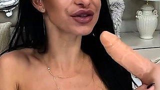 Masturbation close up Tamara big clit