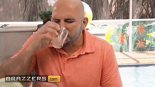 Busty hot cougar (Alexis Fawx) taunts (jmac) until she gets his Big Cock - brazzers