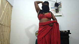 Young Beauty Shows off Hot Dance Moves