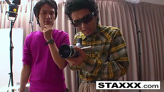 NipponHD : Two sewxy Japanese models have some lesbian fun with toys