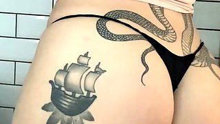 amateur amali2015 flashing ass on live webcam