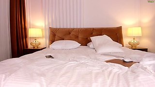 Raunchy glamour babe solo incredible clip