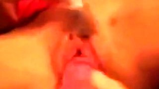 Svenska blondin spelar med dildo