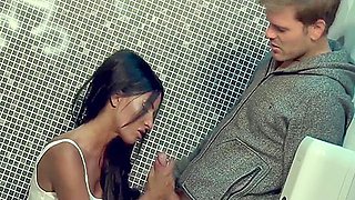 Beautiful Girl With Big Boobs Does Sex With Stranger