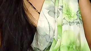 Indian Step Mom and Son - Bete Ne Apni Mummy Ke Sath Chudai Ki Holi Kheli.