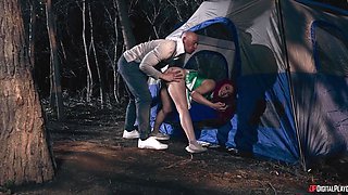 Midnight Camping Anal fuck Outdoors: Sweethearts Episode 3 with Zac Wild, Lily Lou