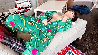 Amateur Babe in Glasses jerks cock for facial