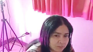 This Older Lady Gives You Abdominal Training Classes While You Only Think About Fucking Her.