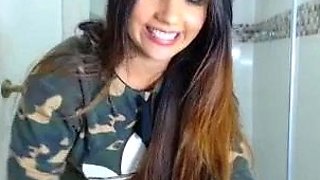 Brunette Solo Webcam Masturbation