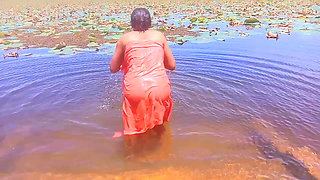 Sri Lankan sexy girl bathing outside tank. Asiyan sexy girl bath time beautiful natural place girl show hot and sexy Sri Lankan