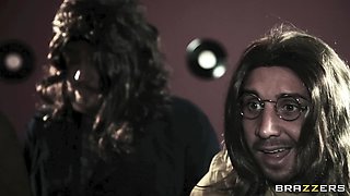 Going Down On The Music With Keiran Lee, Gia Grace - Brazzers