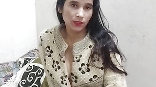 Desi aunty ko saman dene ke bahane pel diya
