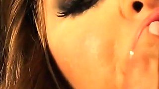 All Natural Riley Reid Fingers Her Soaked Pussy