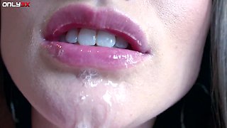 Sex-starved chick Tori Black shows wet pinkish hole closeup