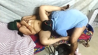 Bra seller ne bhabhi ko pel diya full enjoying with saleman