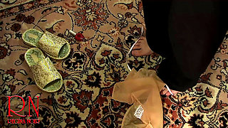 Regina Noir at massage salon. 279