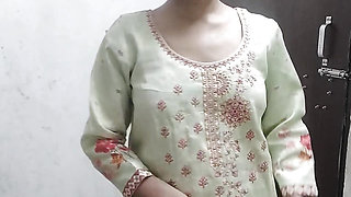Chachi ko chodte ji ne dekh liya