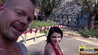 Real pickedup amateur flashing stranger and gets nailed outdoor