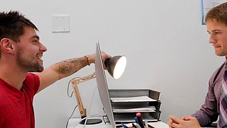 Assgiving office stud fucked by top