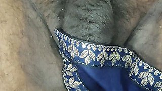 Sexy Bhabhi Gave Handjob to Brother in Law in Saree