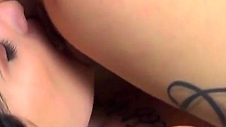 Two tattooed girls fist their pussies and squirt on the bed