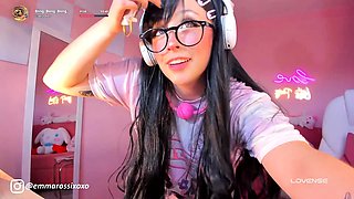 Japanese teen uses toys to pleasure pussy