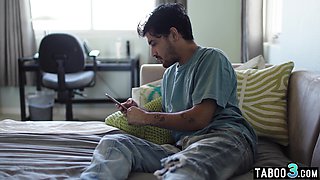 Dude sends knob pic to his cougar stepmom