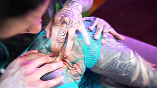 Illuz has a strapon to use on Anuskatzz