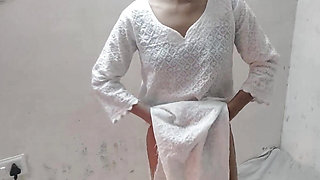 Step sister ko land par baitha kar chod diya