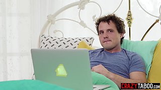 Big bootie girlfriend helps stud boyfriend