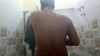 Indian couple Niharika Thakur enjoys some steamy shower fun
