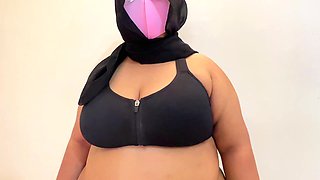 Fucking a Chubby Muslim Mother-in-law Wearing a Red Burqa & Hijab
