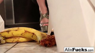 Alix Lynx seduces the hotel delivery girl