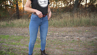 Stepsis Teases Cameltoe Pussy in Blue Jeans Outdoors