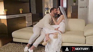 Twenty-one sextury - Sexy Bride alyssa gift offers something fresh to her spouse with her sweet ass