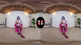 Mouth-Watering Denise Gives You The Hottest Foot Tease; Wild Babe Foot Fetish Vr