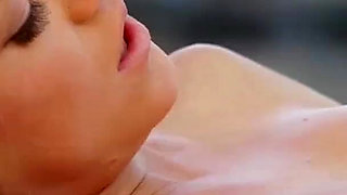 Wild tongues and hot babes