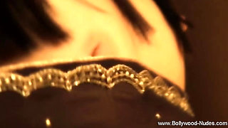 Brunette's Sensual Belly Show