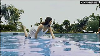 Italian Beauty Vanessa Being Fucked In The Pool