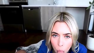 Busty platinum-blonde stunner showcases off her thick bum