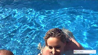 Glamour MILF Savannah horny porn video