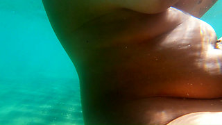 Kinky Couple - Curvy Big Ass Sardinia Beach
