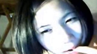 Thai Girl Masturbates on Webcam
