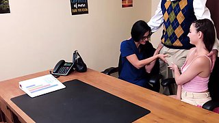 Serenas sexy cleavage sets the tone for a perfect threesome