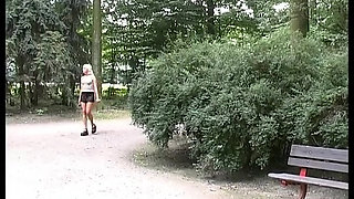 Top solo piss girl Tamara - Mega XXL Pissing