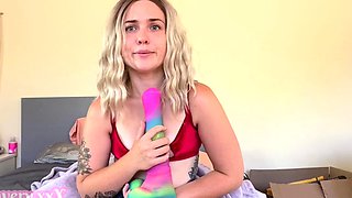 Amateur Webcam Cute Teen Plays Solo with Big