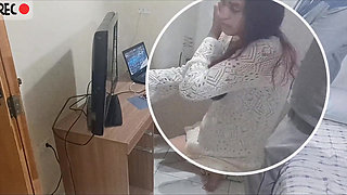 Housewife Greets Internet Technician Dressed in Revealing Clothes!