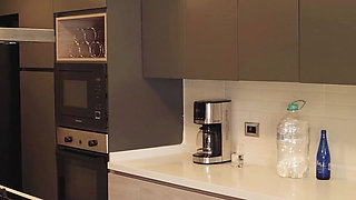 My Girlfriend's Aunt Is a Cougar and Wants Me to Fuck Her While My Girlfriend Is at Work.