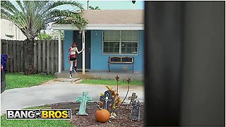 Alicia Williams Gets Picked Up In Her Sexy Pirate Costume For A Wild Halloween Bus Ride