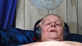 Kinky Fucking Toy Going in Her Pussy of Joy